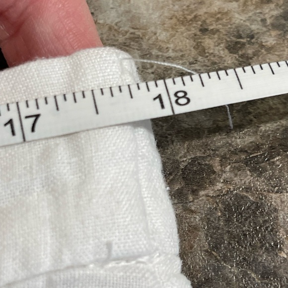 Chico's Women's White Cropped Pants Size 1 Eyelet Trim bottom Elastic Waist - Picture 5 of 8